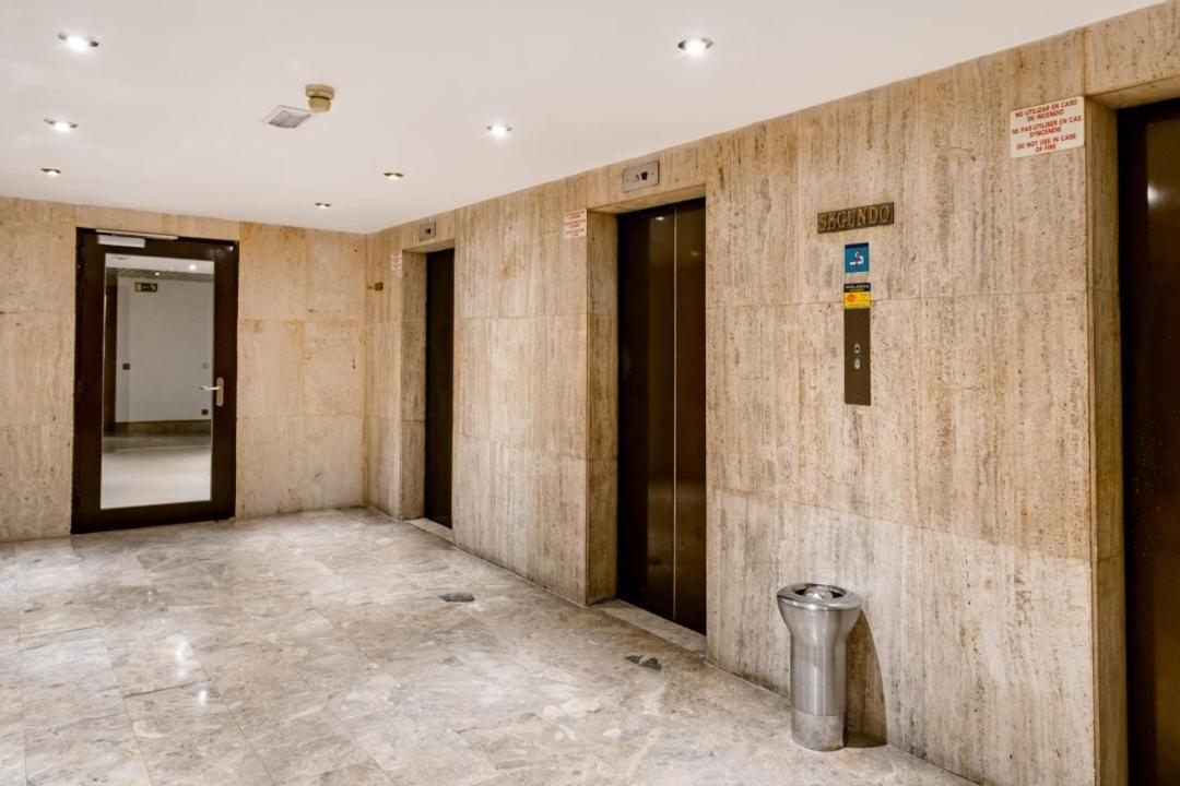 Urbantec Realty - Plaza De Colon Lejlighed Madrid Eksteriør billede